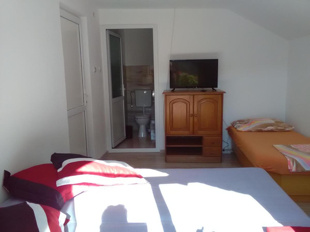 Casamarinela Hotel Orşova Buitenkant foto