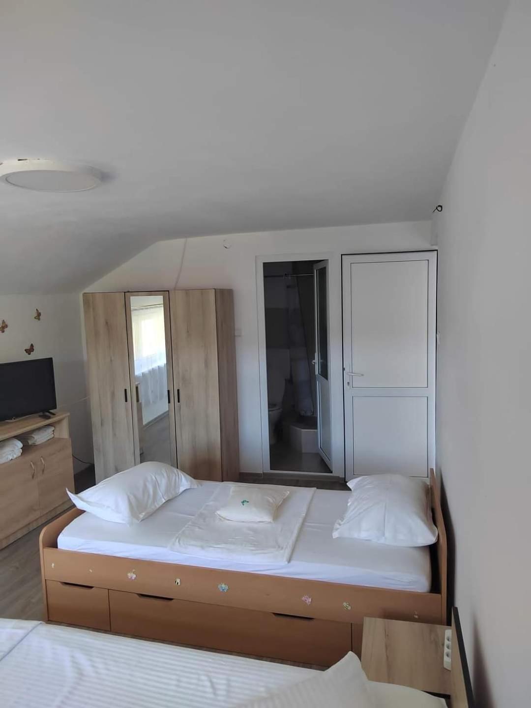 Casamarinela Hotel Orşova Buitenkant foto
