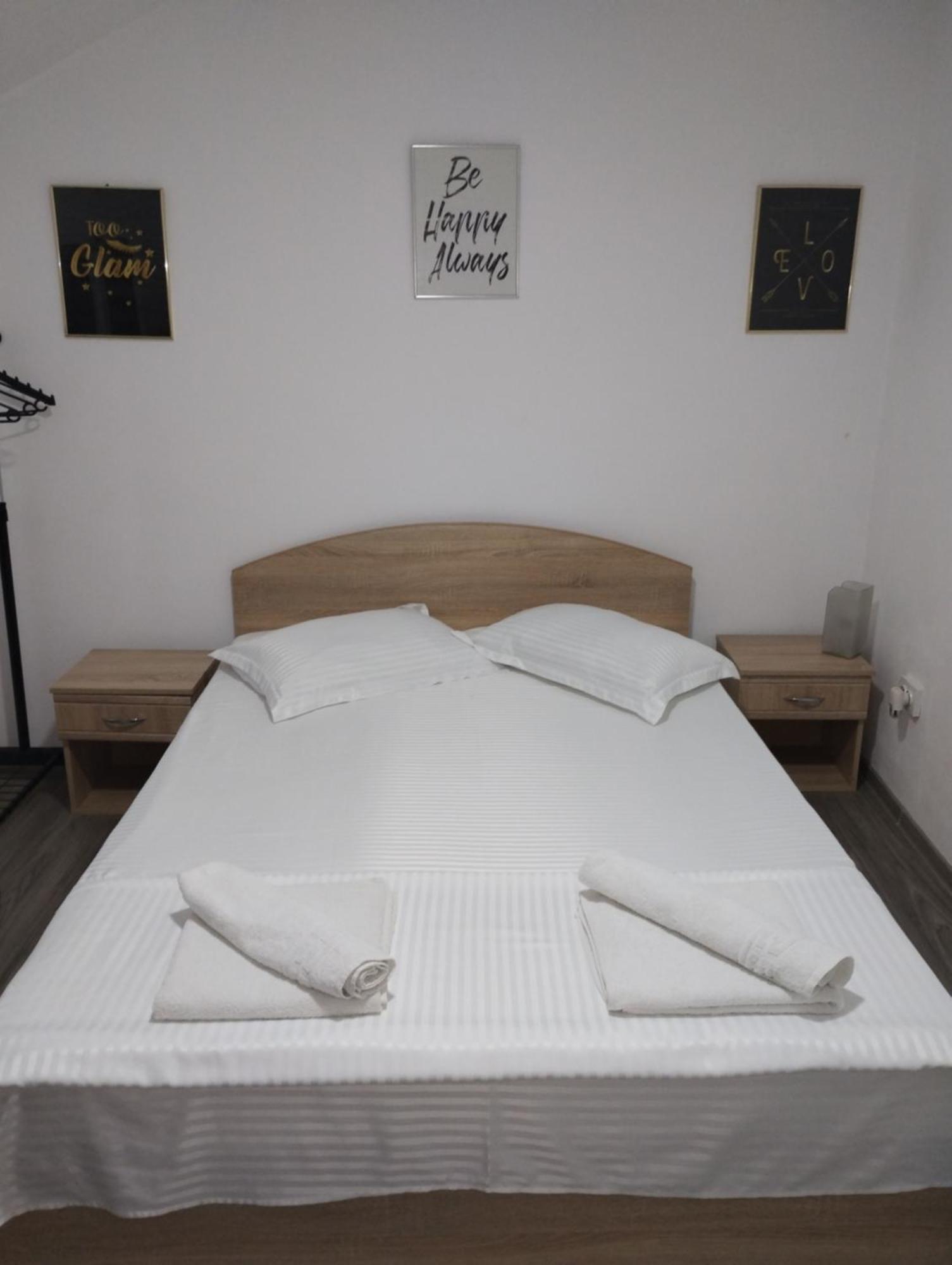 Casamarinela Hotel Orşova Buitenkant foto
