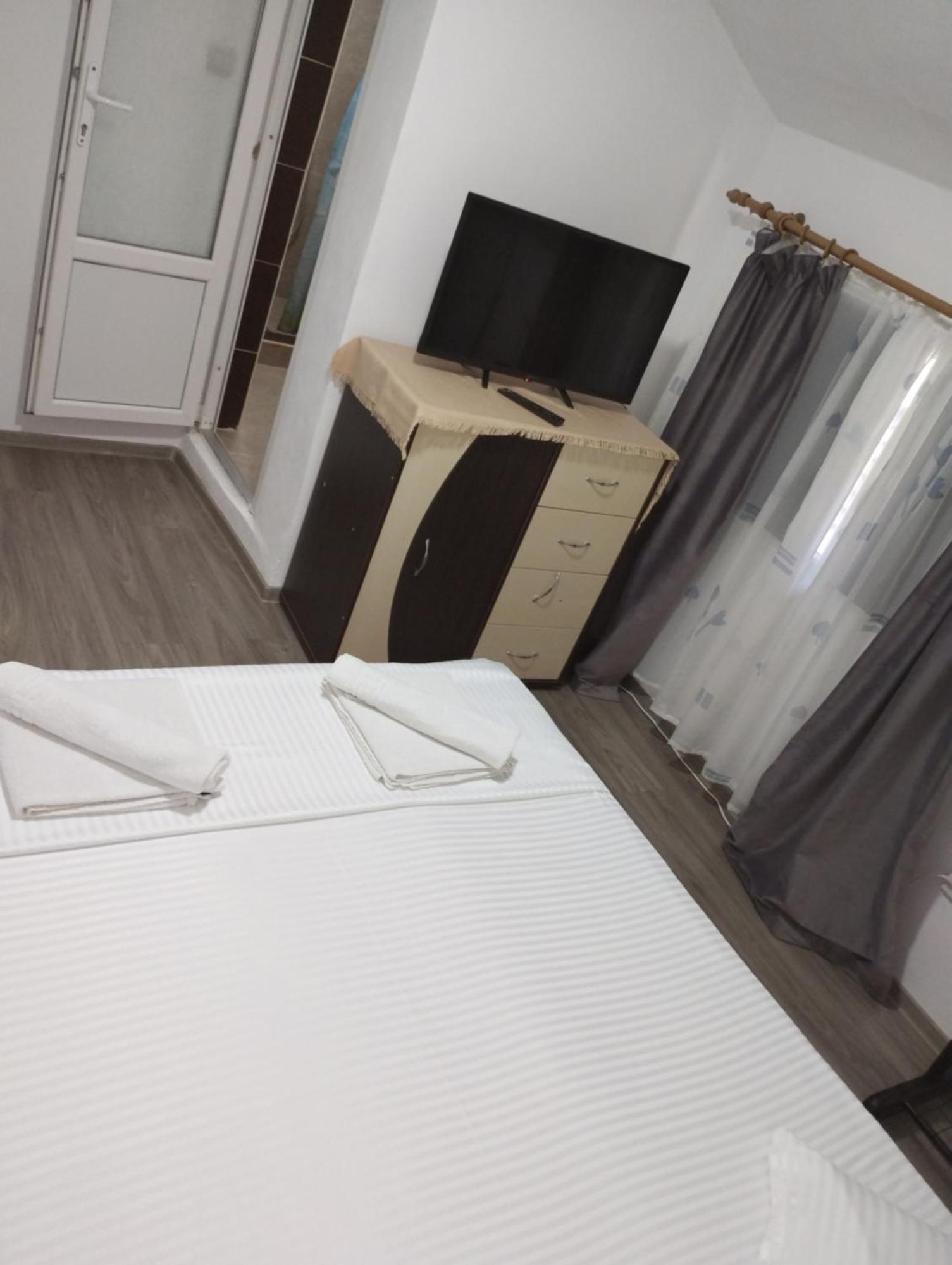 Casamarinela Hotel Orşova Buitenkant foto