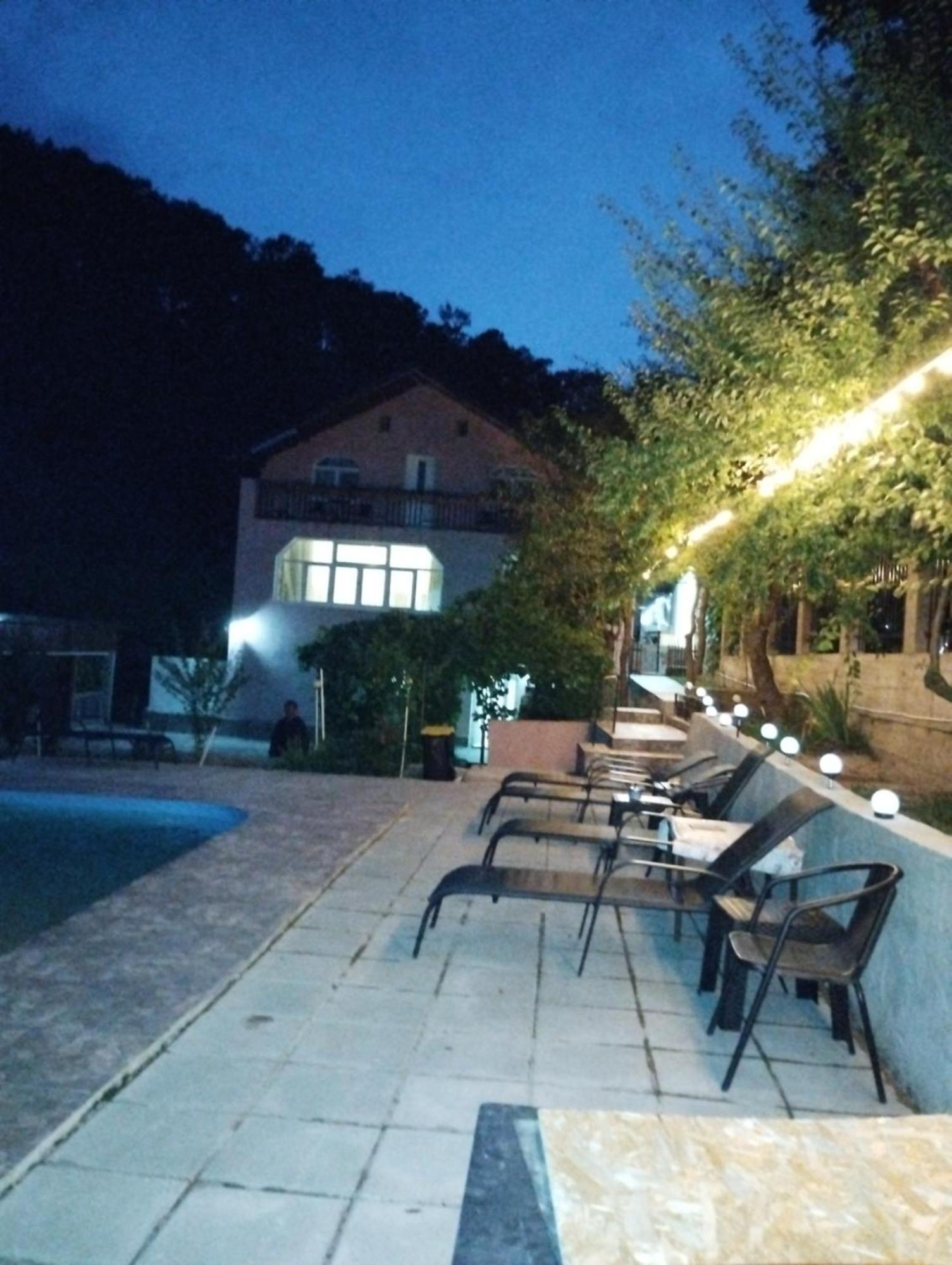 Casamarinela Hotel Orşova Buitenkant foto