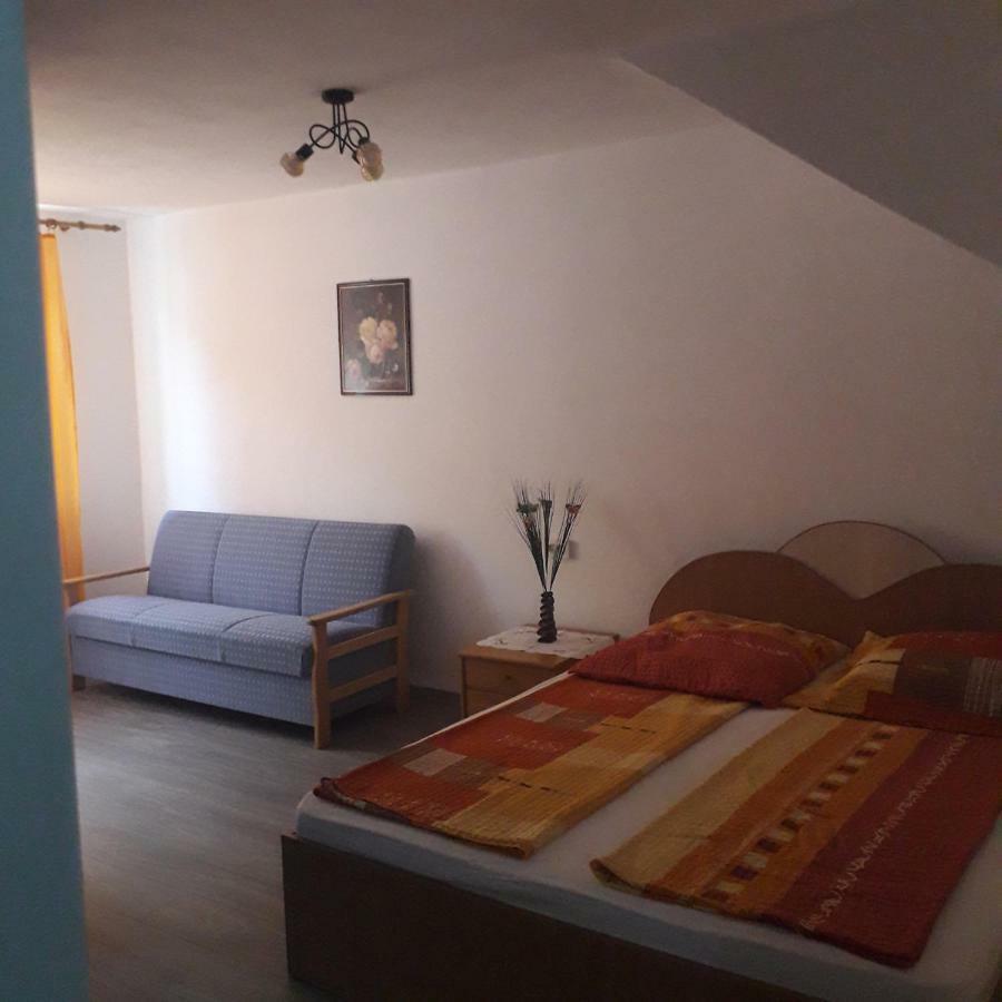 Casamarinela Hotel Orşova Buitenkant foto