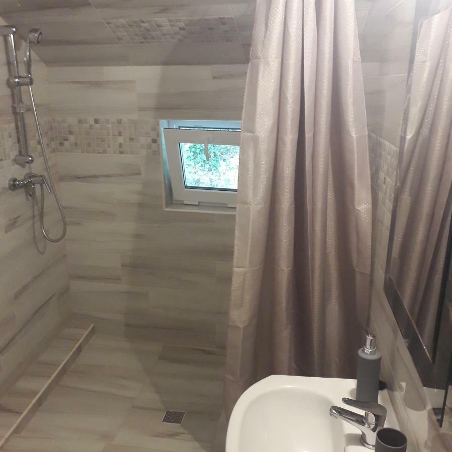 Casamarinela Hotel Orşova Buitenkant foto