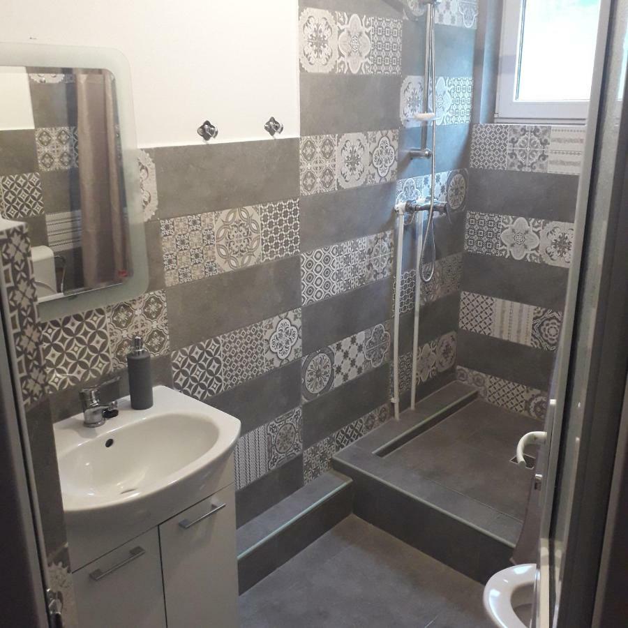 Casamarinela Hotel Orşova Buitenkant foto